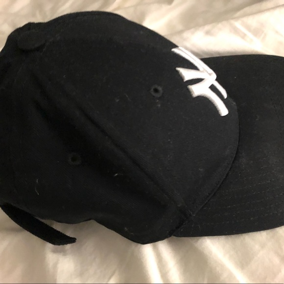 Gucci yankee hat in black . - Picture 3 of 6